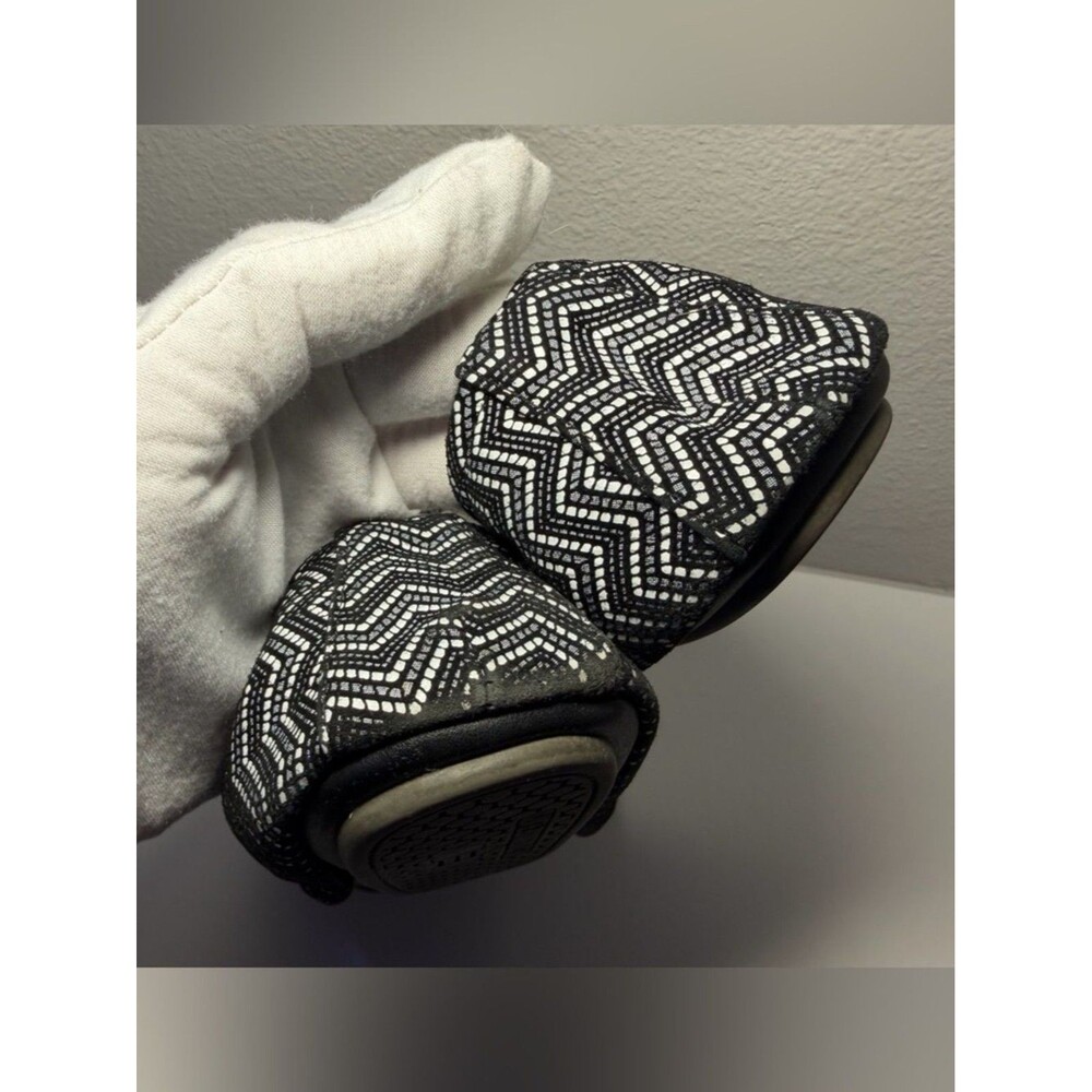 The Storehouse Flats - Comfort Chevron Ballet Flats - Has Tears - Picture 11 of 15